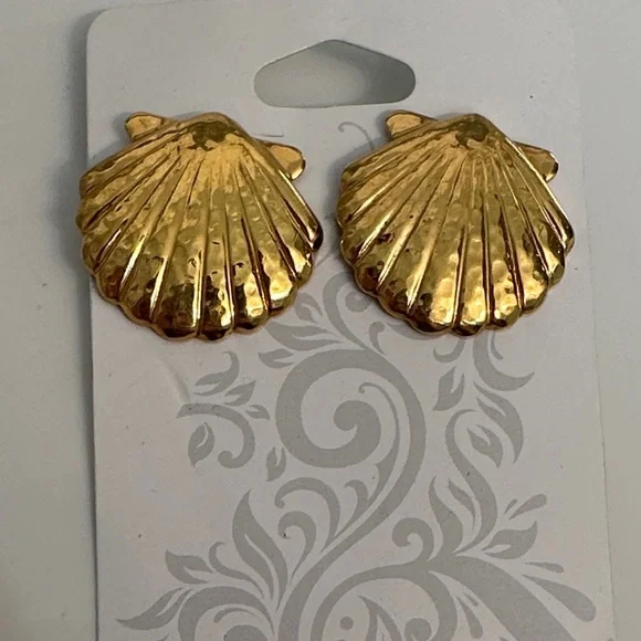 Vintage Gold Shell Earrings - Picture 1 of 3